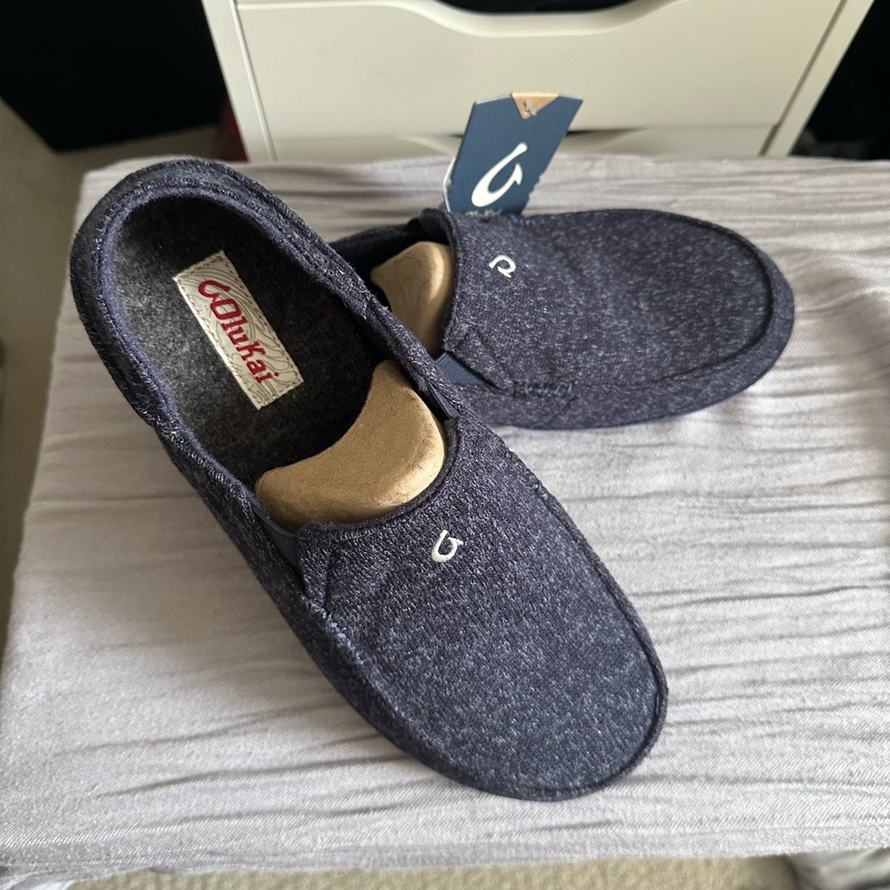 Olukai slippers